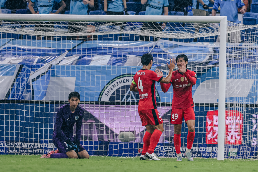 包含中超-莱昂纳多传射十人海港3-1客胜河南的词条
